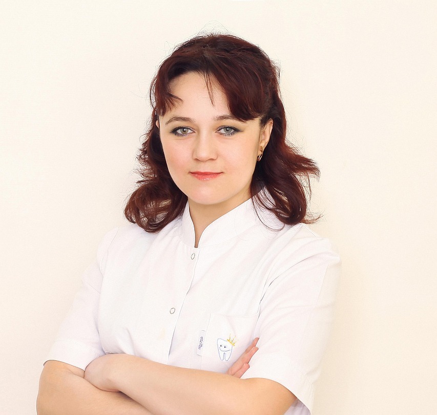 Dra. Ángela Gómez - Implantólogo